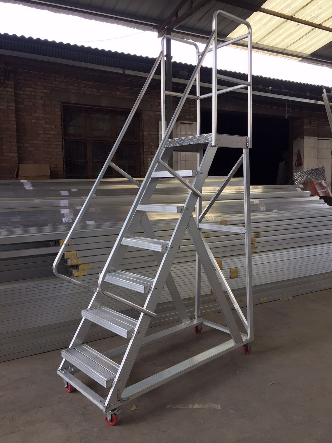 西安多功能梯子階式踏臺(tái) 西安多功能梯子階式踏臺(tái)